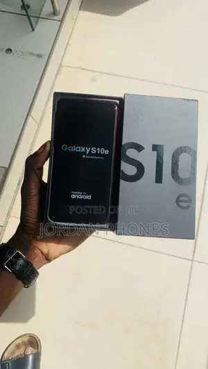 New Samsung Galaxy S10e 128 GB Red
