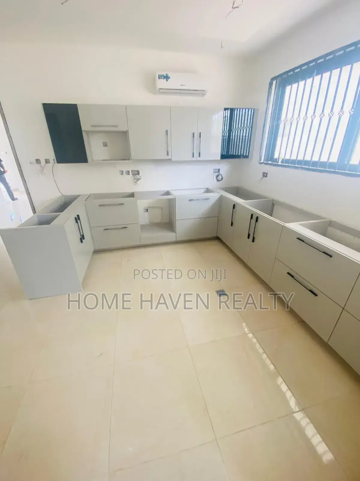 4bdrm House in Dzorwulu for rent