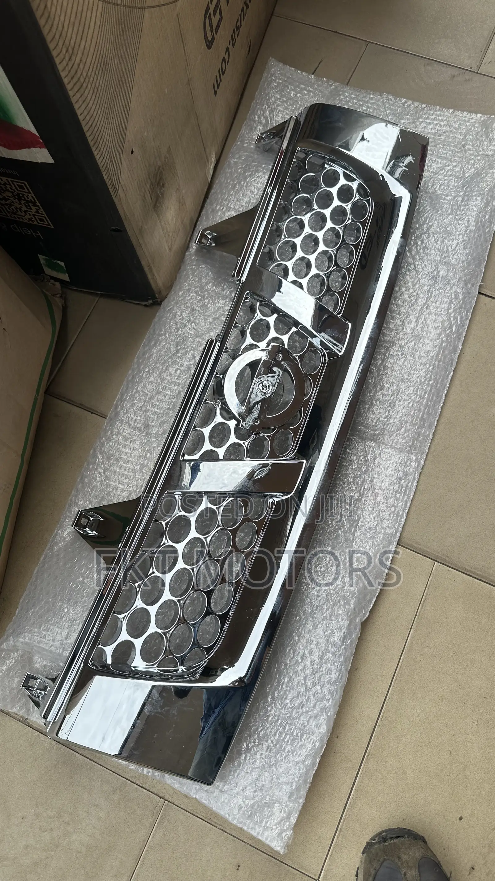 Nissan Hardbody Front Grille 2008,2009,2010,2011,2012