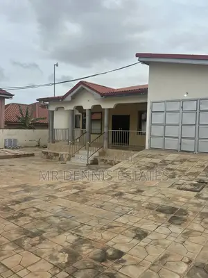 3bdrm House in Westhillls Mall for rent
