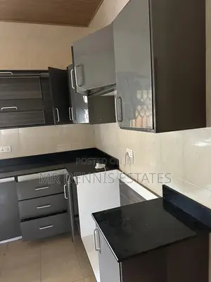 3bdrm House in Westhillls Mall for rent