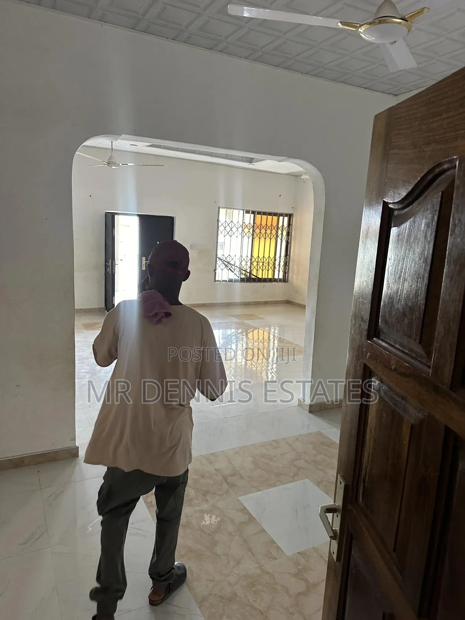 3bdrm House in Westhillls Mall for rent
