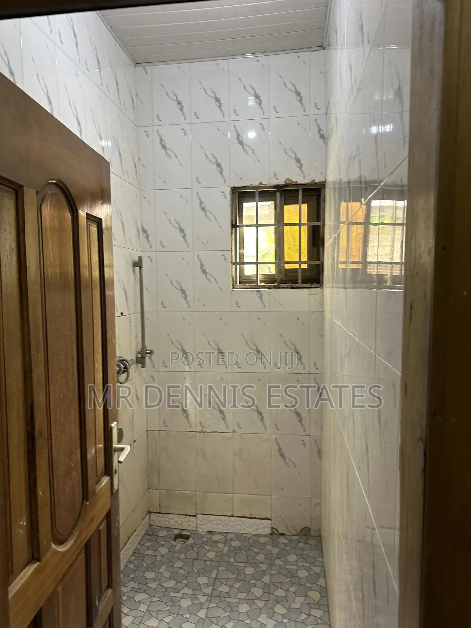 3bdrm House in Westhillls Mall for rent