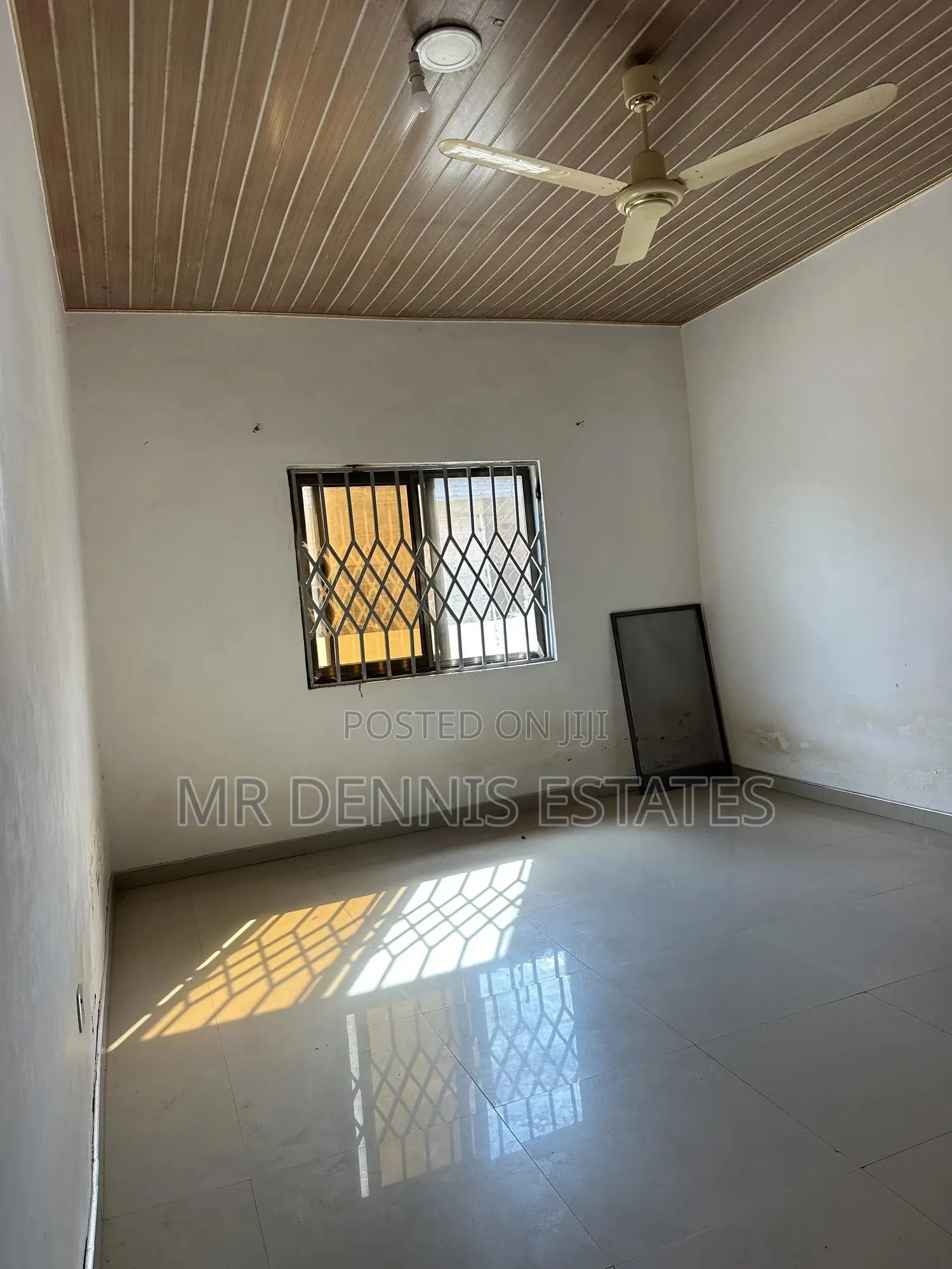 3bdrm House in Westhillls Mall for rent