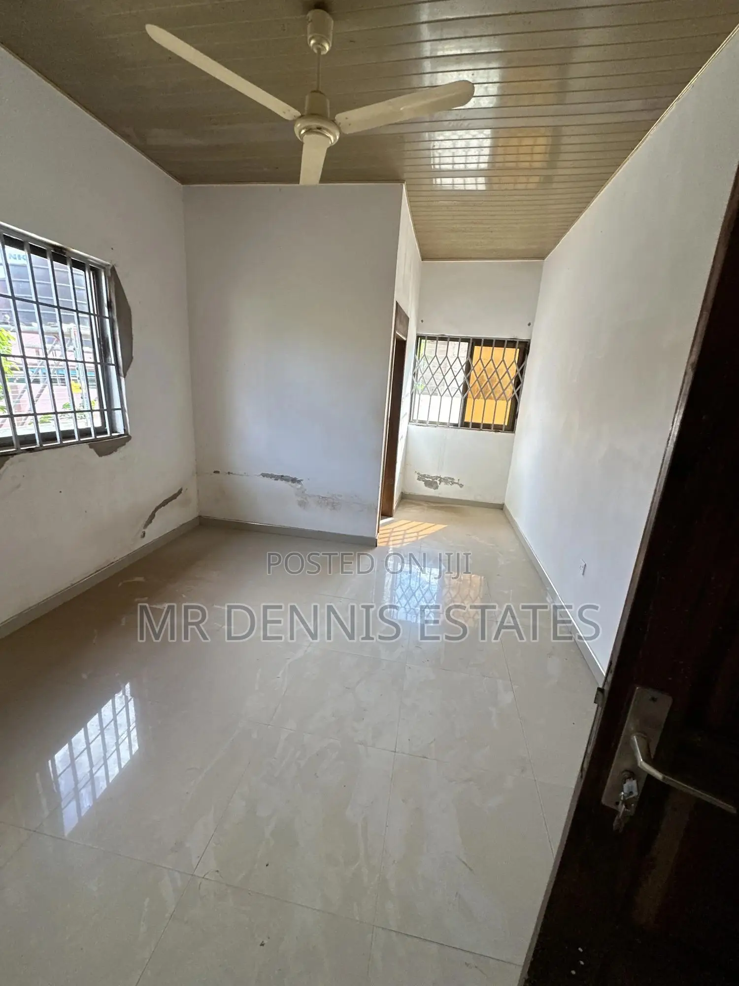 3bdrm House in Westhillls Mall for rent