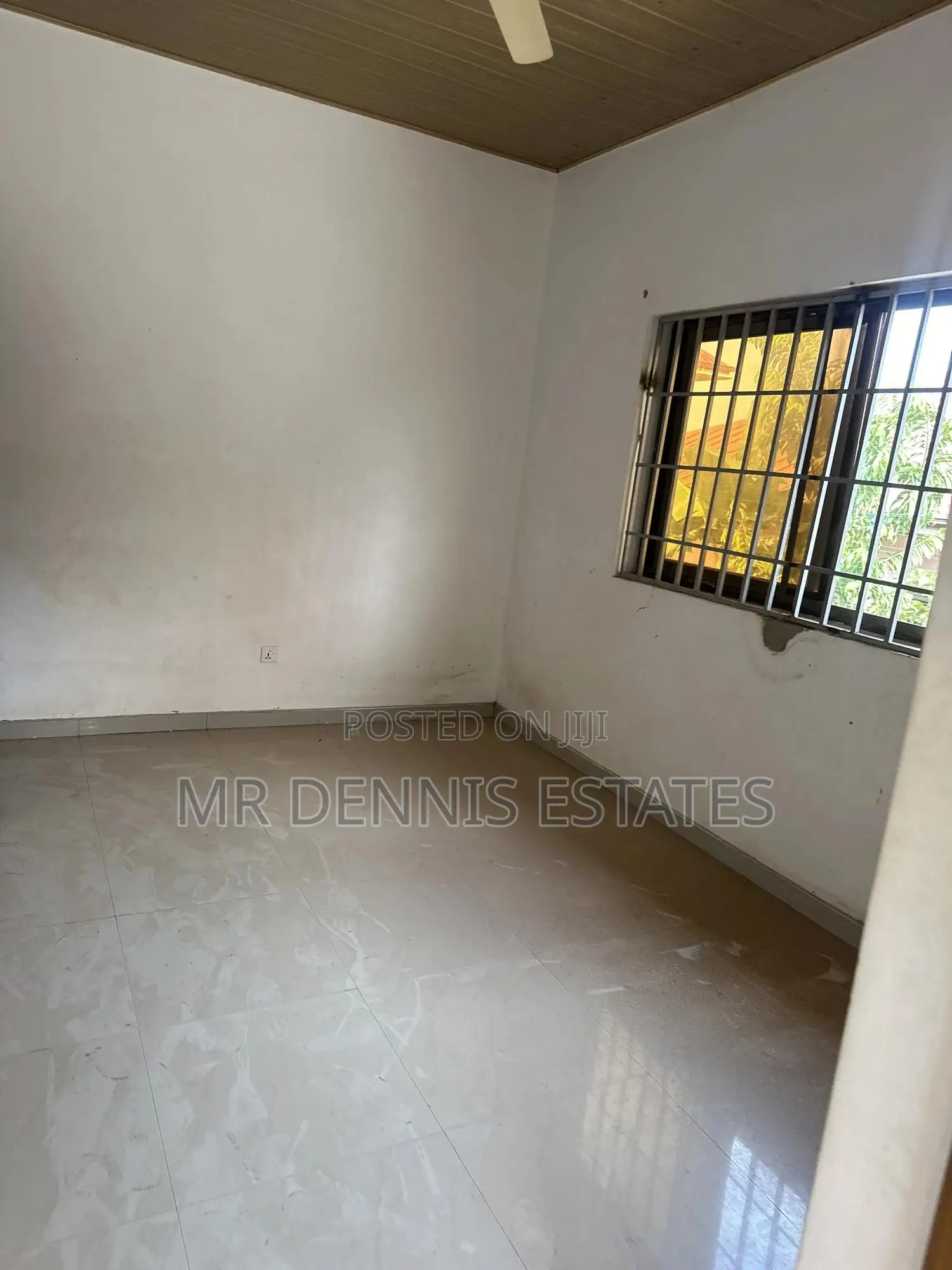 3bdrm House in Westhillls Mall for rent