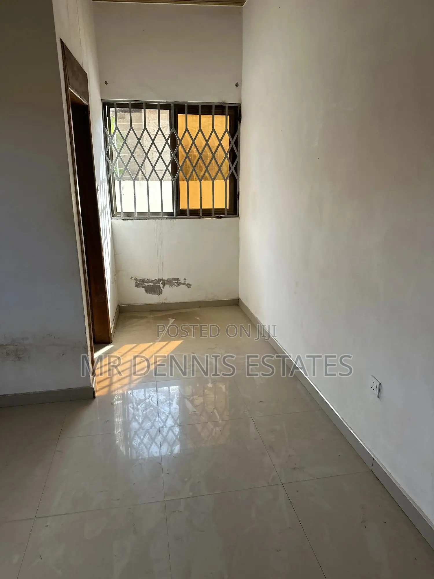 3bdrm House in Westhillls Mall for rent