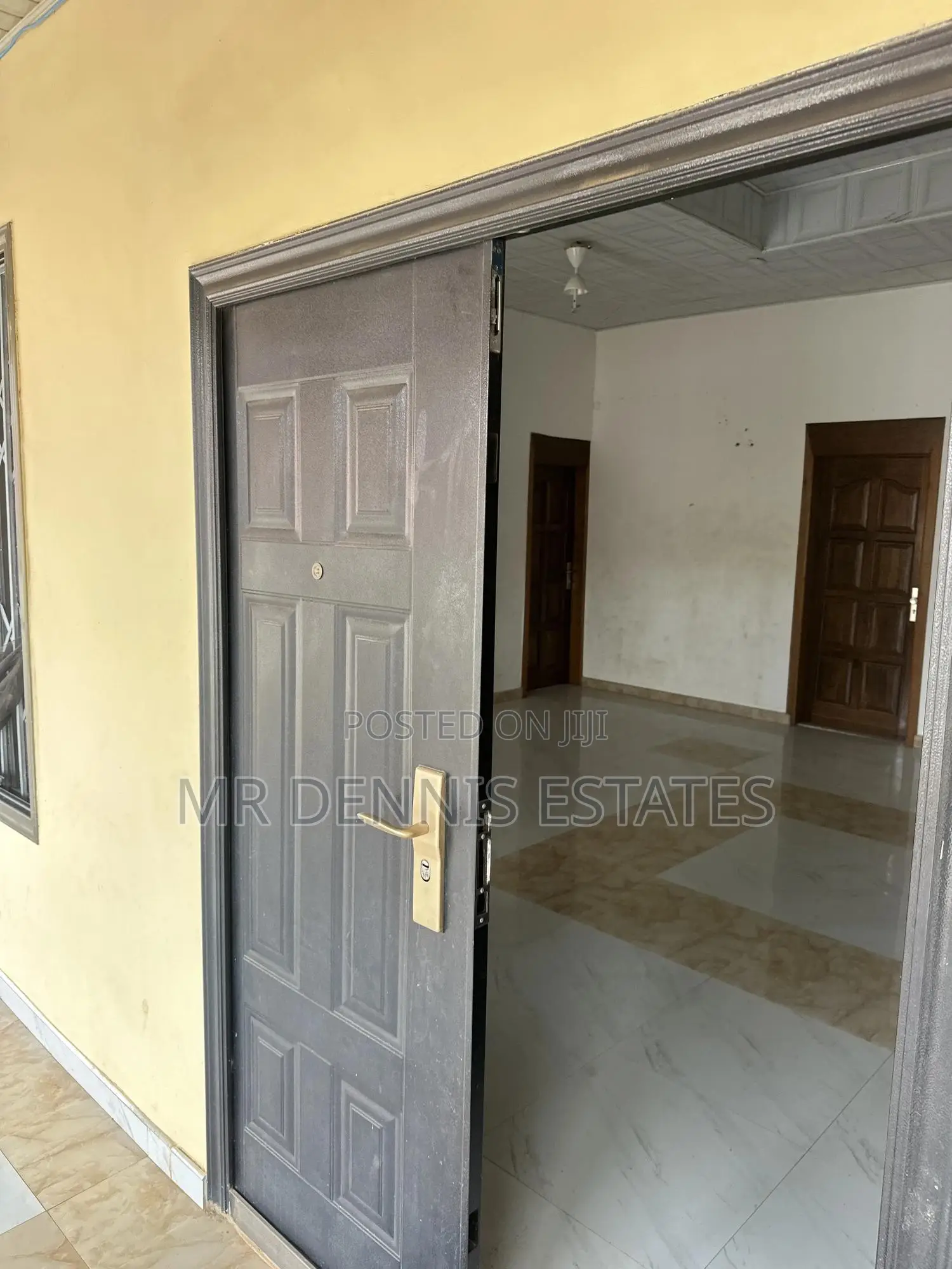 3bdrm House in Westhillls Mall for rent