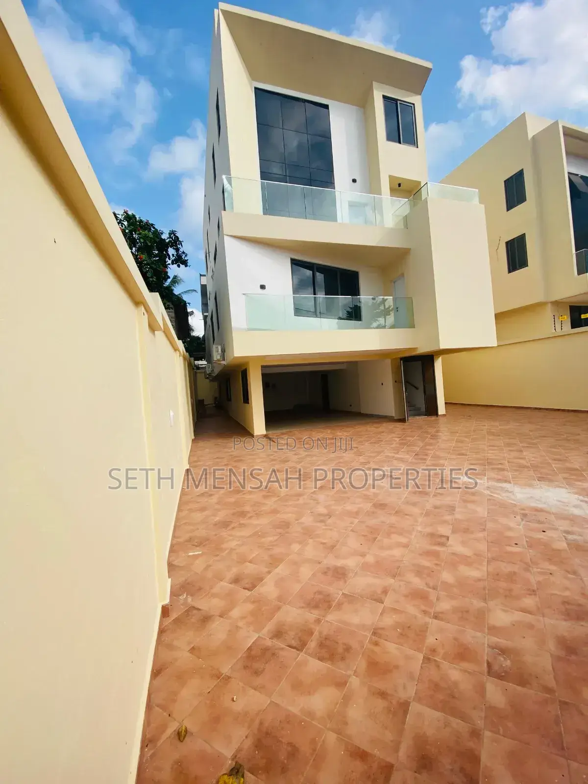5bdrm House in Dzorwulu for sale