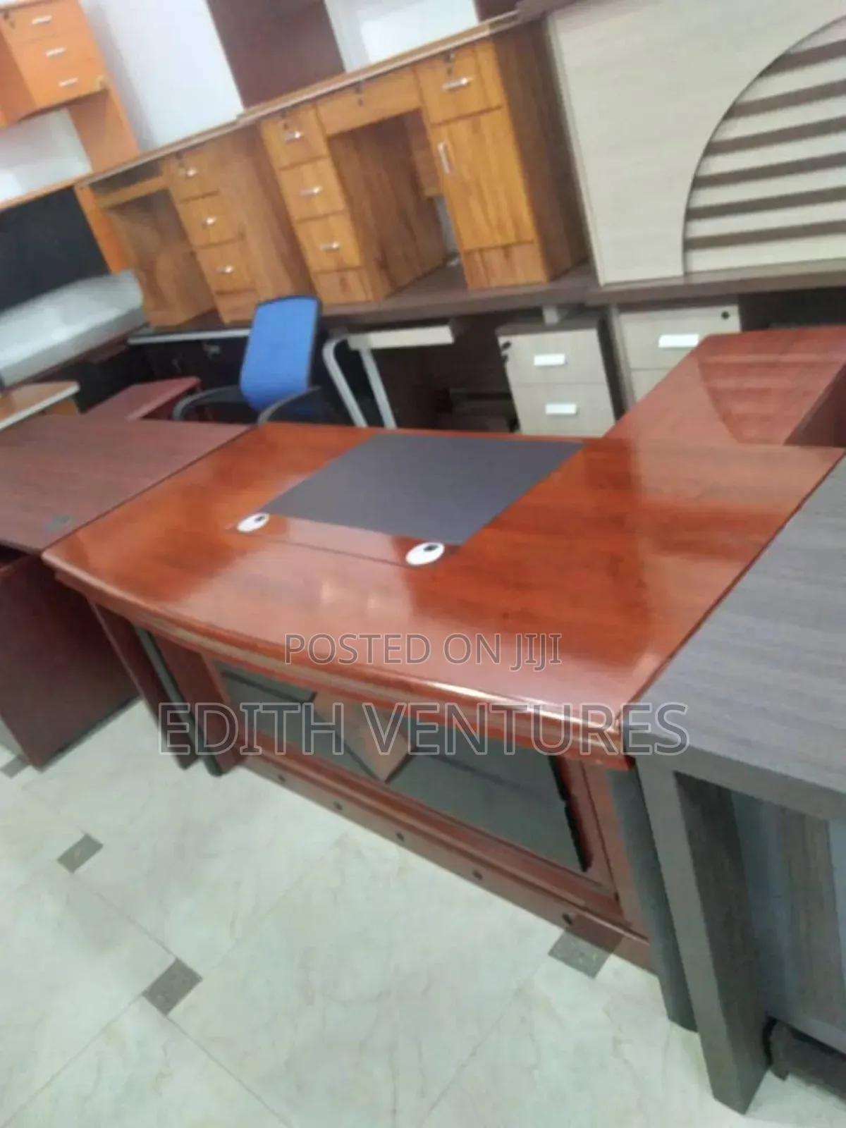Executive Desk With Mobile Drawer