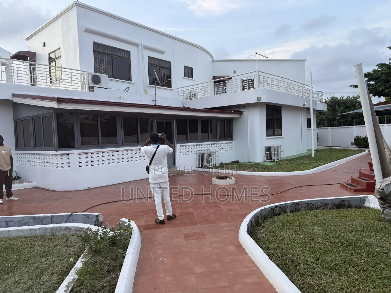 5bdrm House in East Legon for sale
