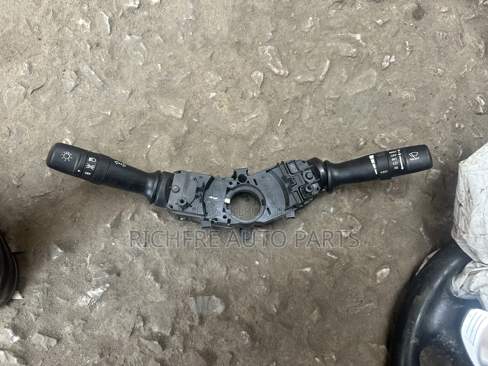 Hyundai Elantra 2012 Travigator Switch