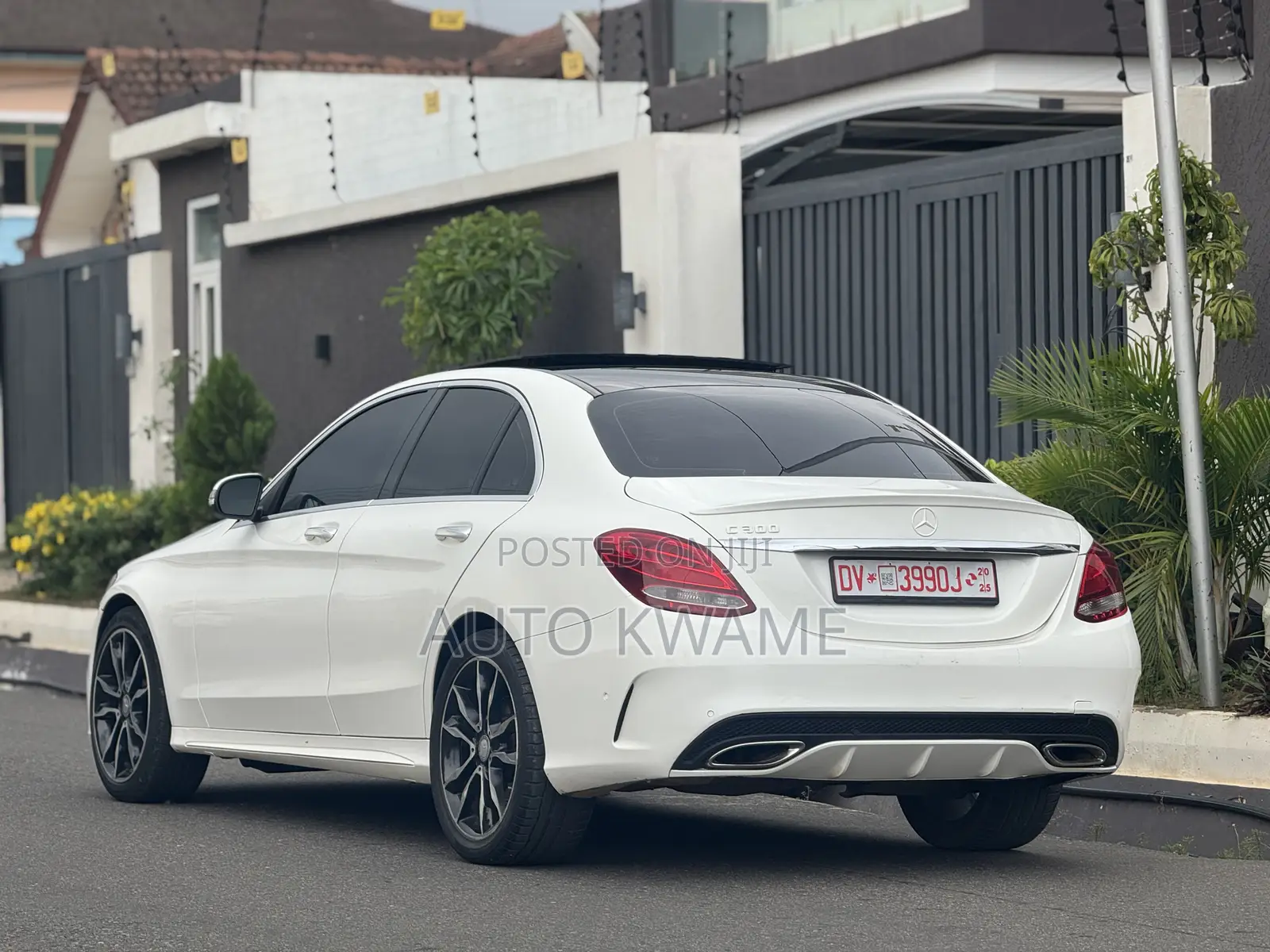 Mercedes-Benz C300 Luxury Sedan RWD (2.0L 4cyl 7A) 2016 White