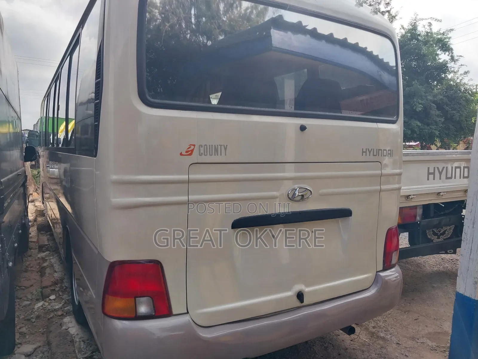 Hyundai County 2012 Beige