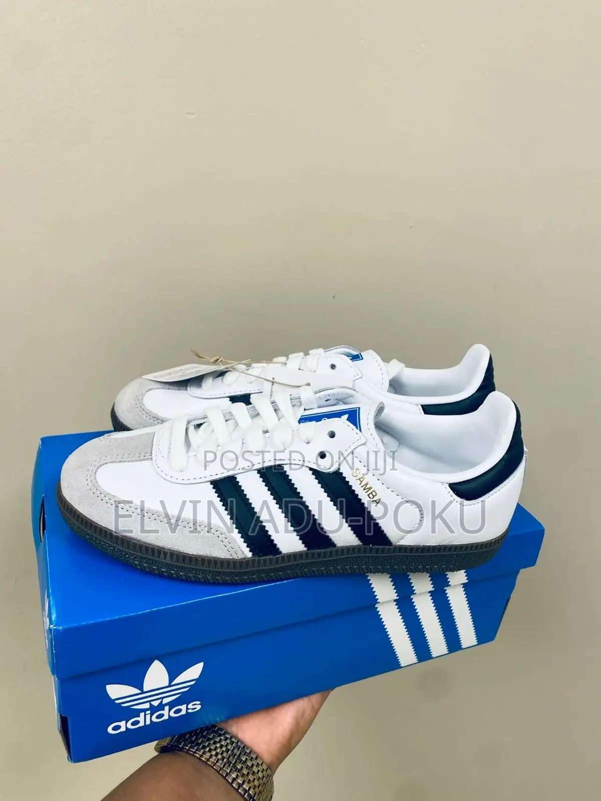 Adidas Samba 3 Stripes.