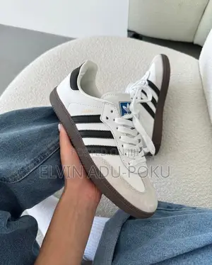 Adidas Samba 3 Stripes.