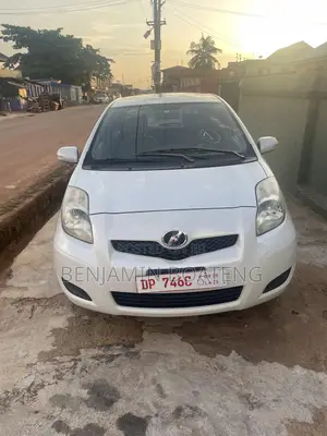 Photo - Toyota Vitz 1.5 FWD 5dr 2010 White