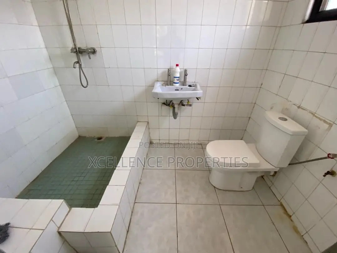 3bdrm House in Xcellence Properties, Nungua for sale
