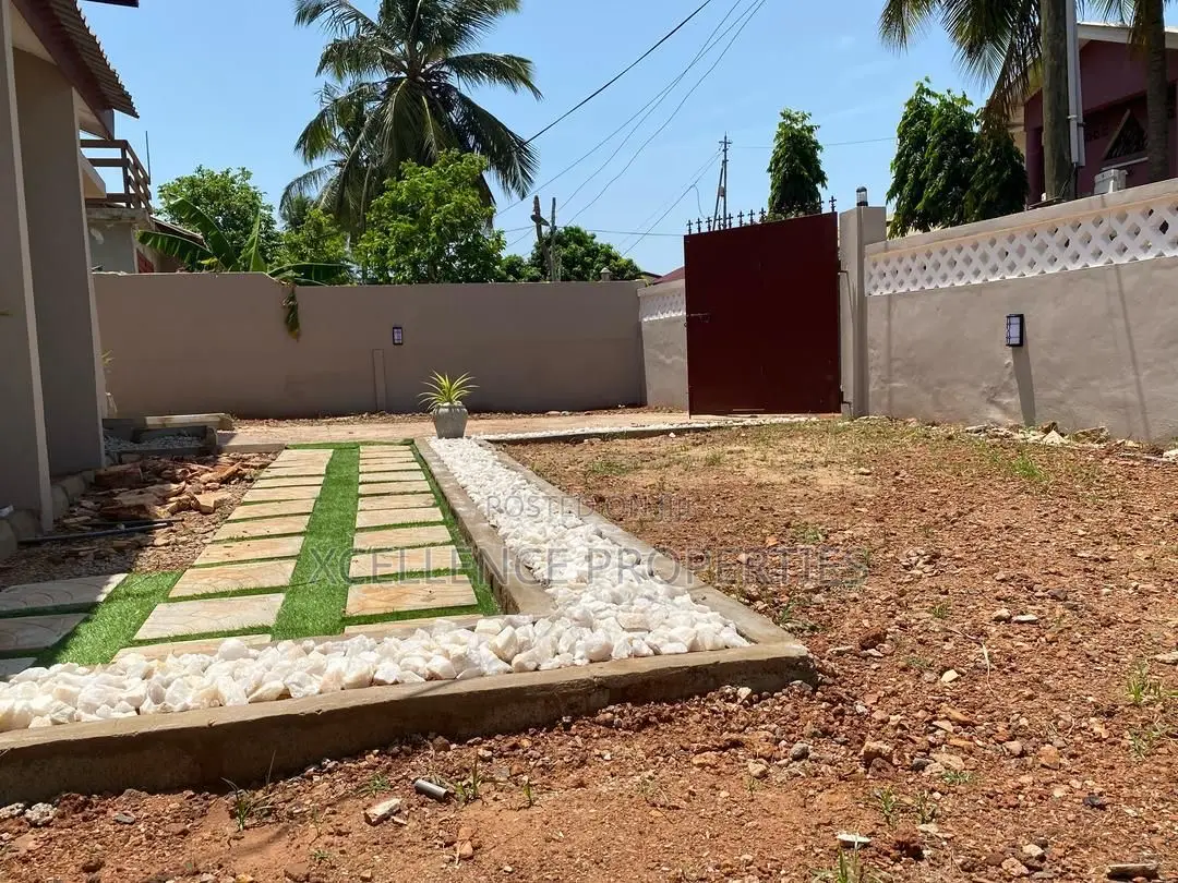 3bdrm House in Xcellence Properties, Nungua for sale