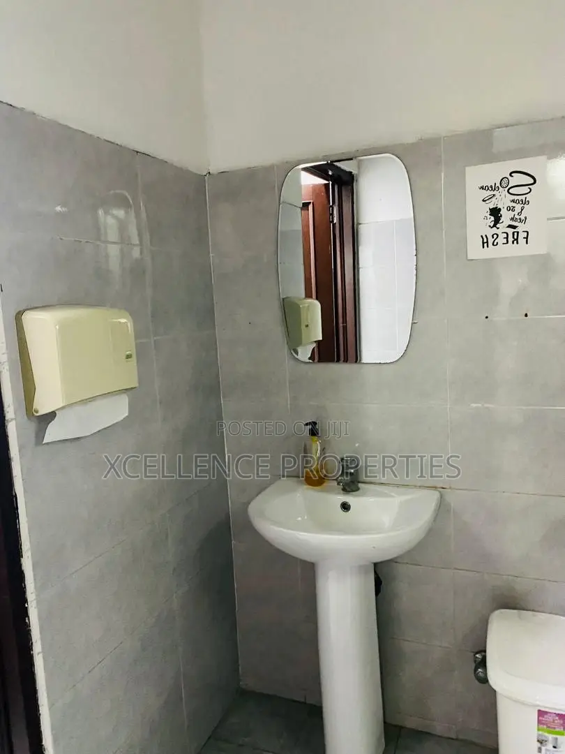 16 Bedrooms Office Space for Rent at Dzorwulu