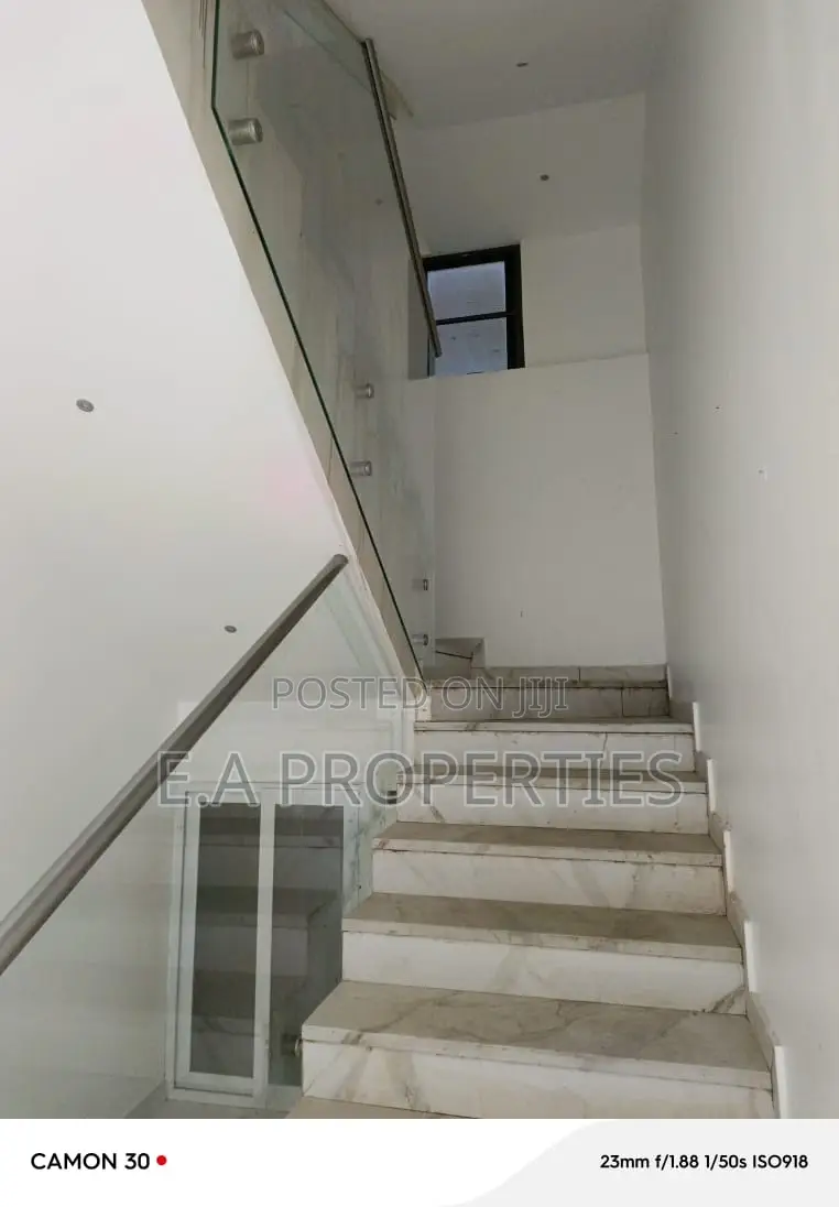7bdrm House in E A Properties, Bawaleshie for rent