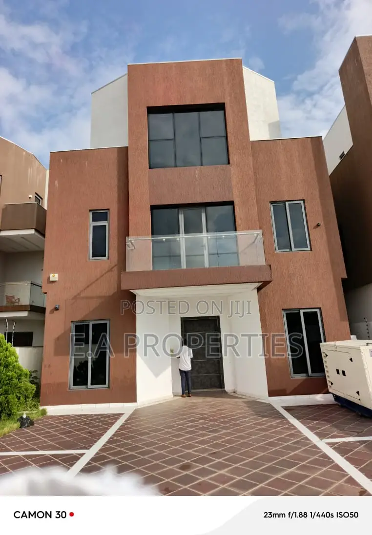 7bdrm House in E A Properties, Bawaleshie for rent