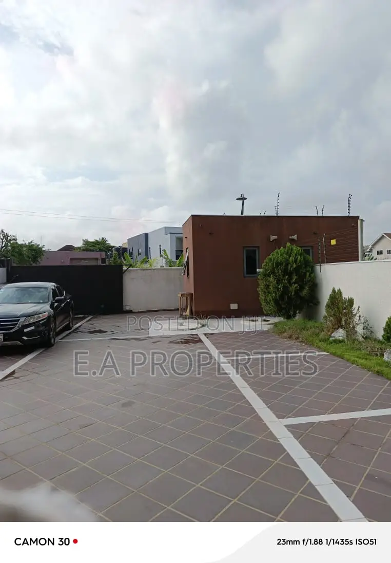 7bdrm House in E A Properties, Bawaleshie for rent