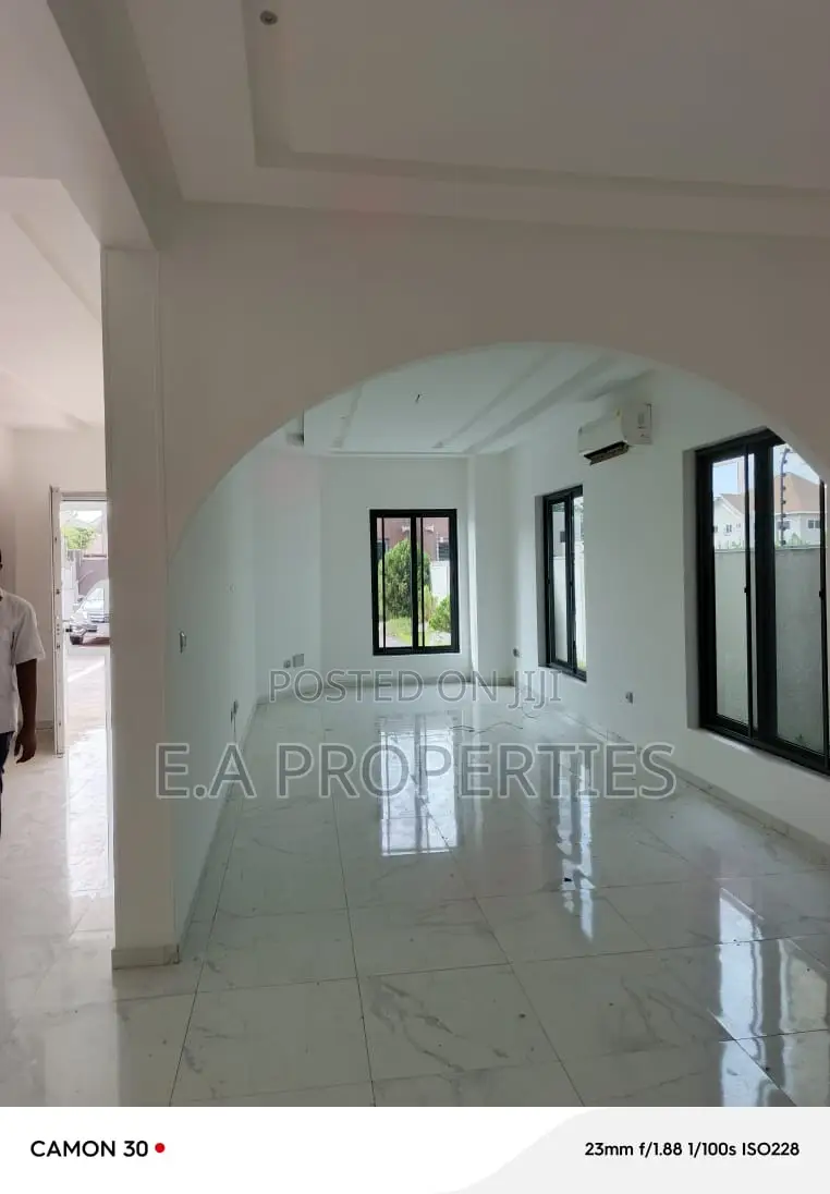 7bdrm House in E A Properties, Bawaleshie for rent