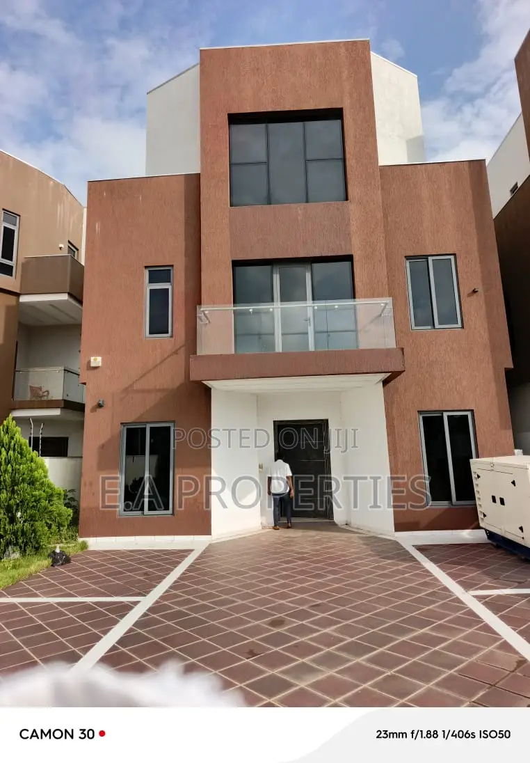 7bdrm House in E A Properties, Bawaleshie for rent