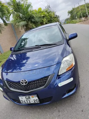 Photo - Toyota Yaris Base Sedan 4dr 2010 Blue