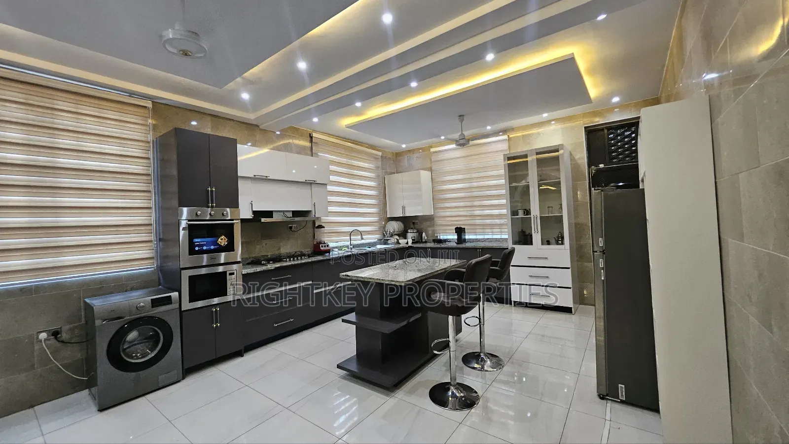 Furnished 6bdrm Mansion in Rightkey, Kumasi Metropolitan for sale
