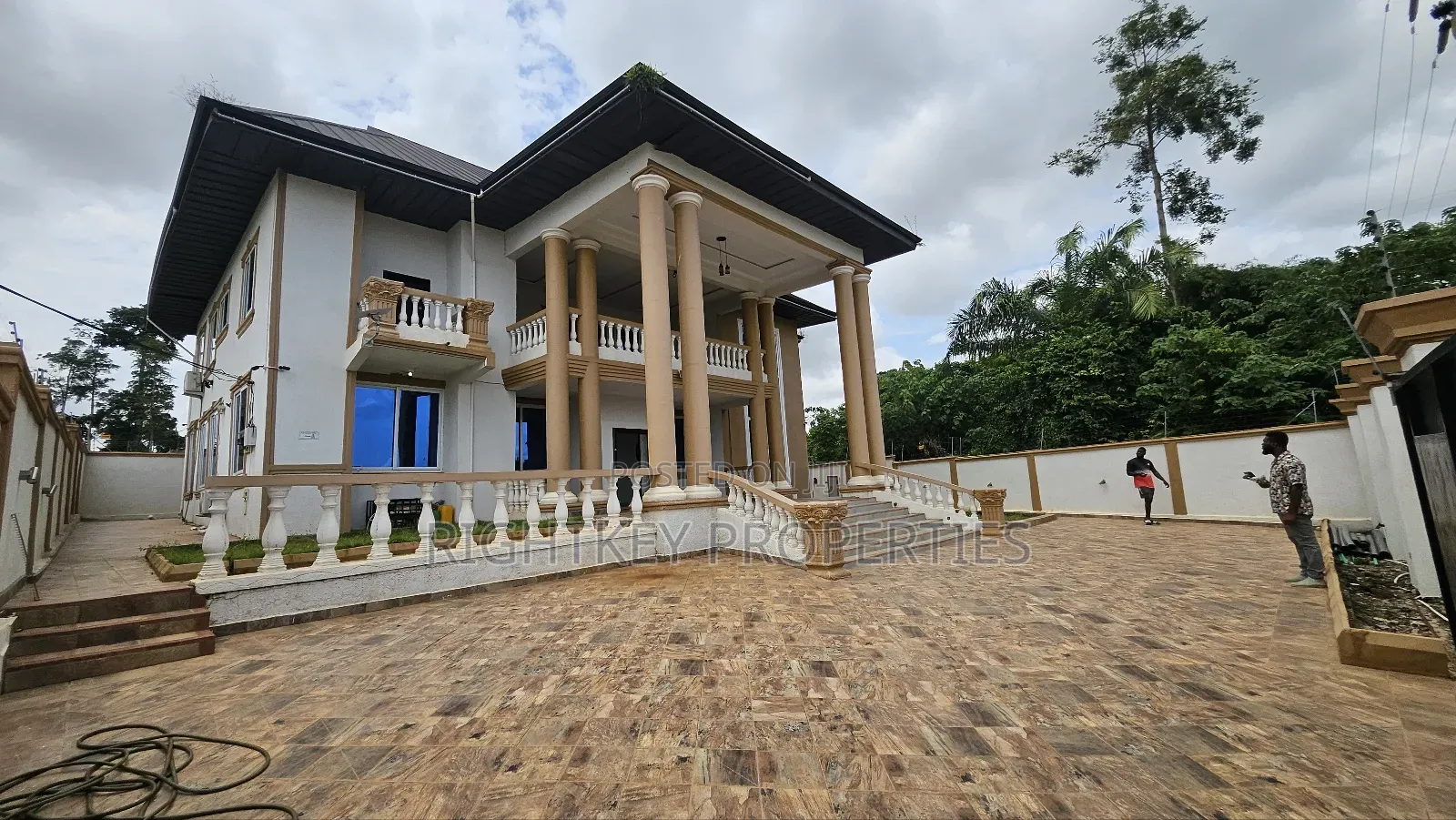Furnished 6bdrm Mansion in Rightkey, Kumasi Metropolitan for sale