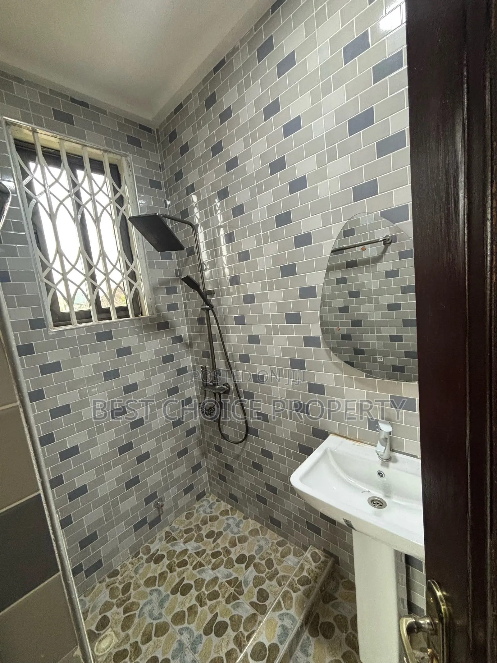 2bdrm Apartment in Amrahia, Adenta for rent