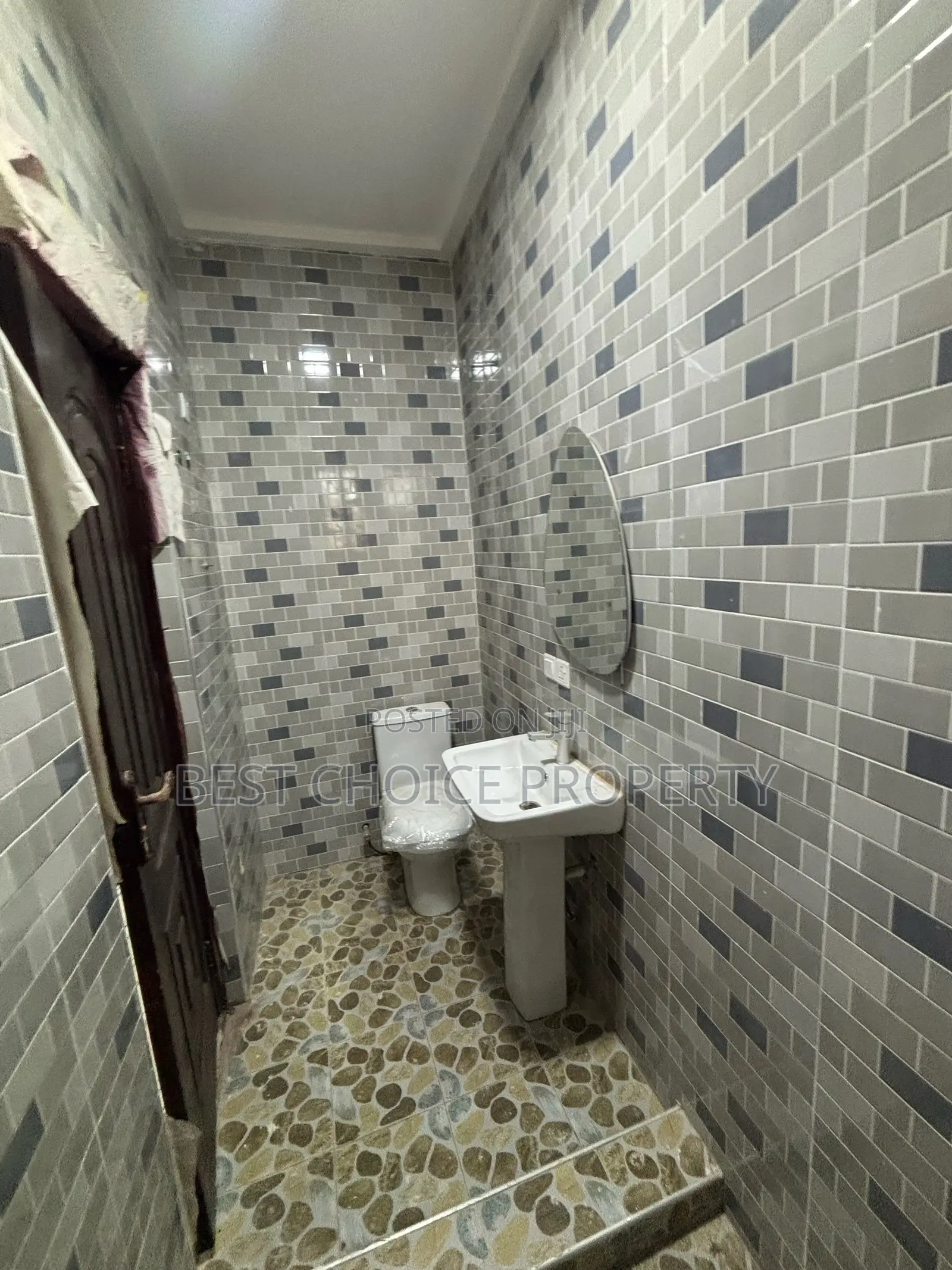2bdrm Apartment in Amrahia, Adenta for rent