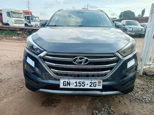 Photo - Hyundai Tucson Limited AWD 2017 Gray