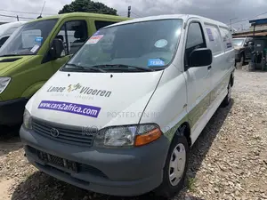 Toyota HiAce 2002 White
