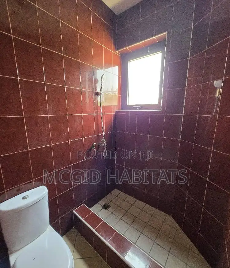 5bdrm House in East Legon for sale