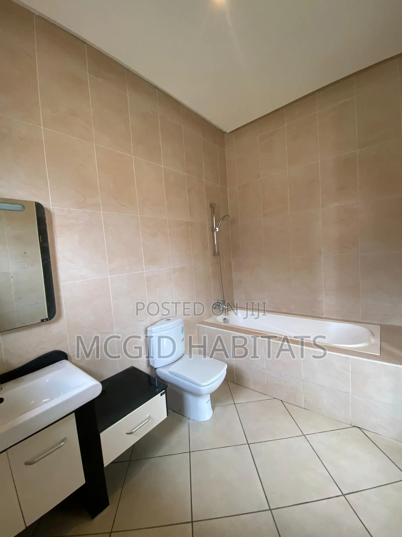 5bdrm House in East Legon for sale