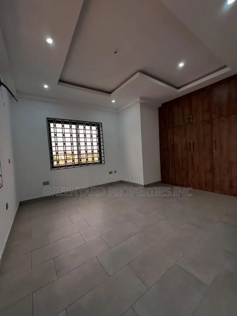 4bdrm House in Adenta for sale
