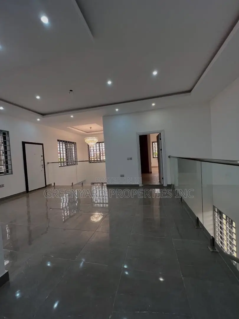 4bdrm House in Adenta for sale