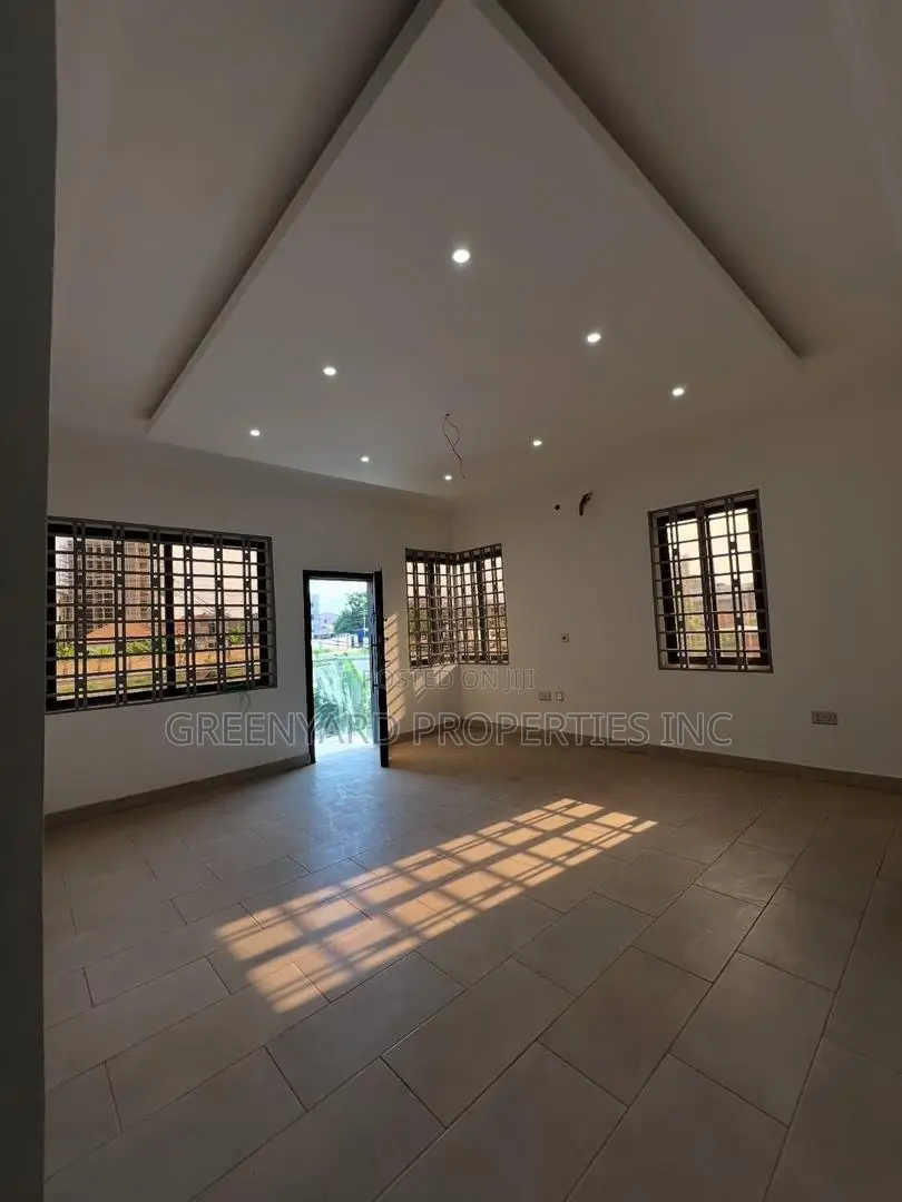 4bdrm House in Adenta for sale