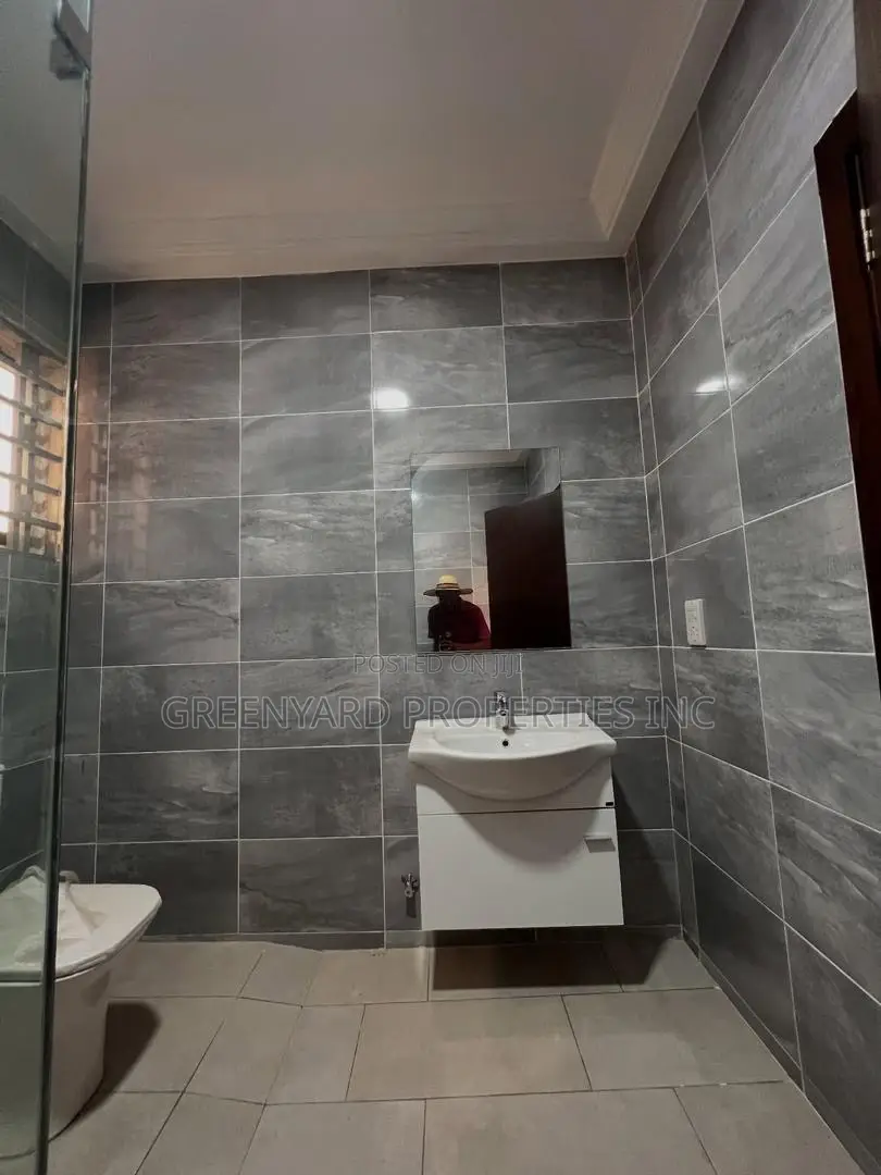 4bdrm House in Adenta for sale