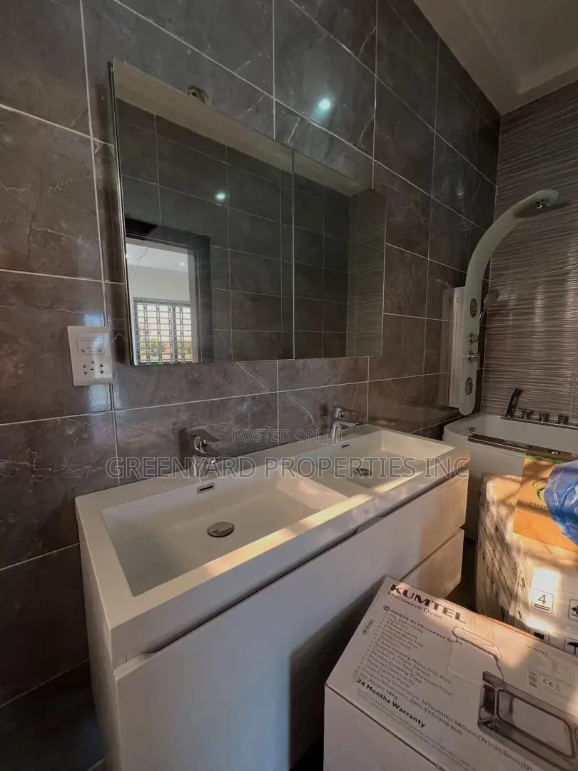 4bdrm House in Adenta for sale
