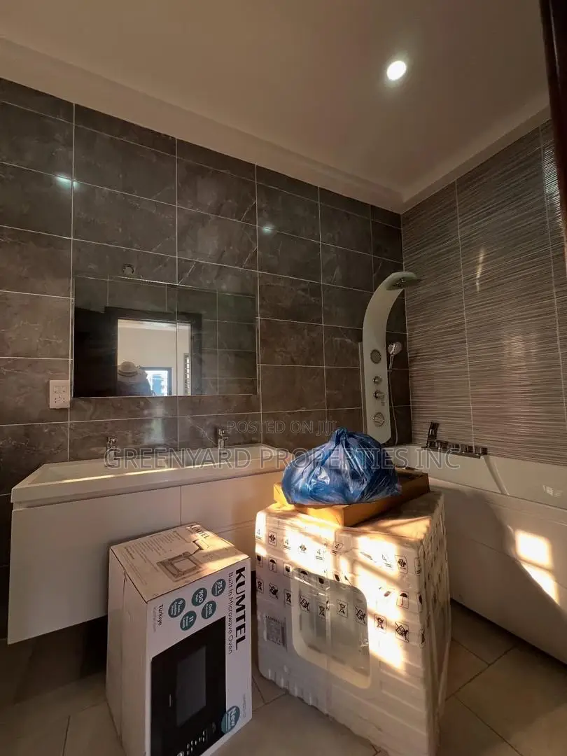 4bdrm House in Adenta for sale