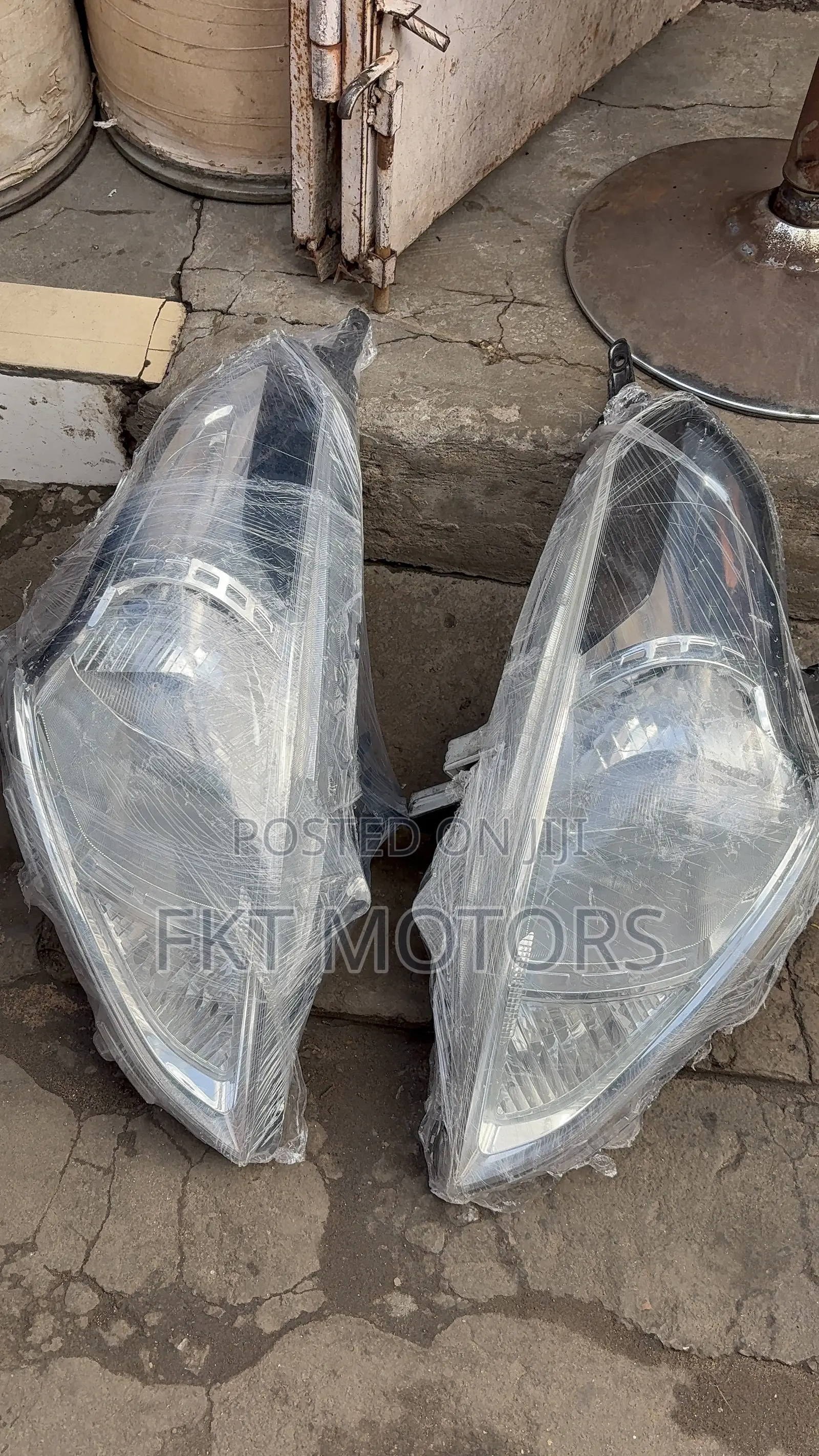 Nissan Versa/ Almera Headlight 2014,2015,2016,2017,2018,2019