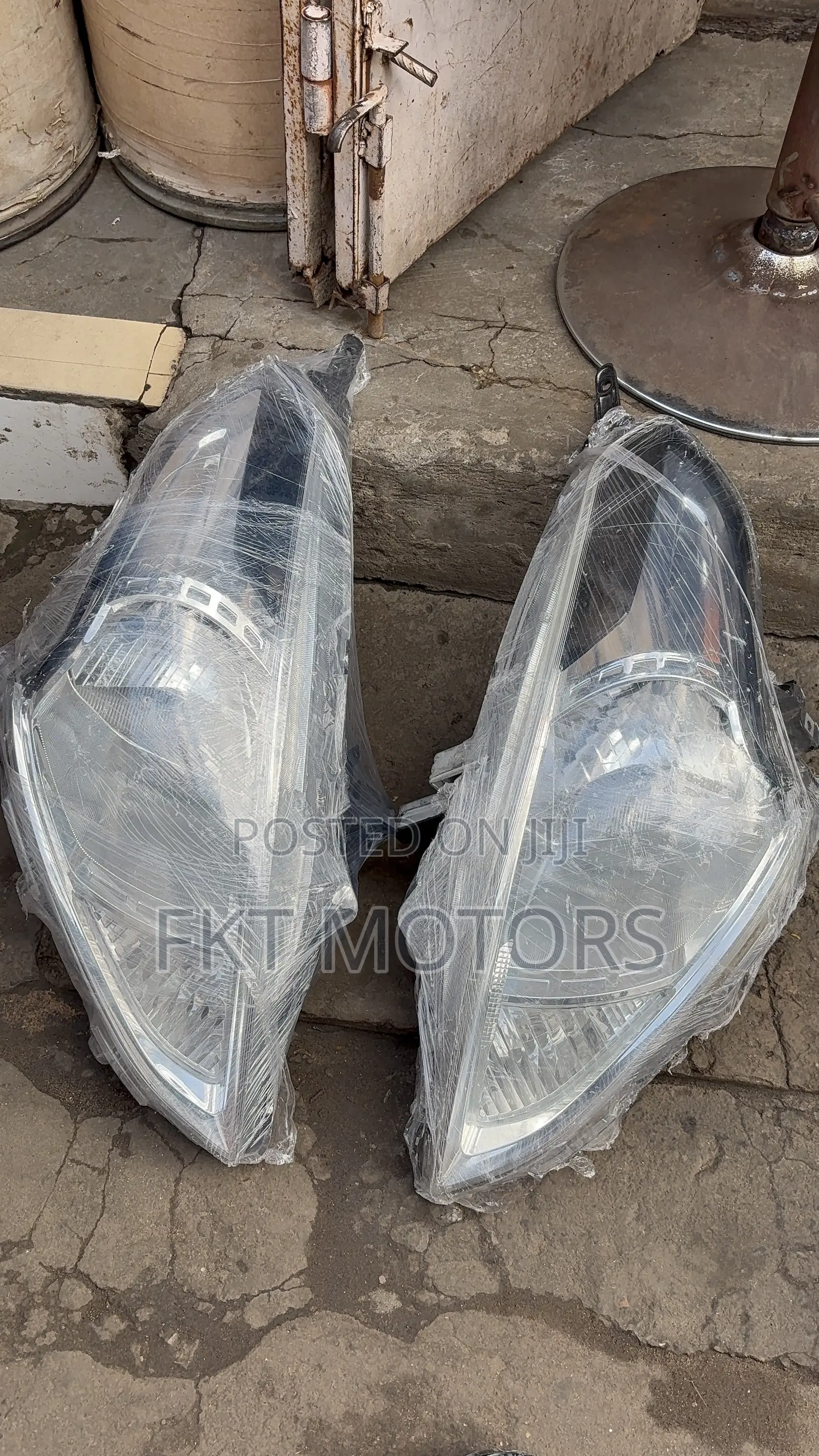 Nissan Versa/ Almera Headlight 2014,2015,2016,2017,2018,2019