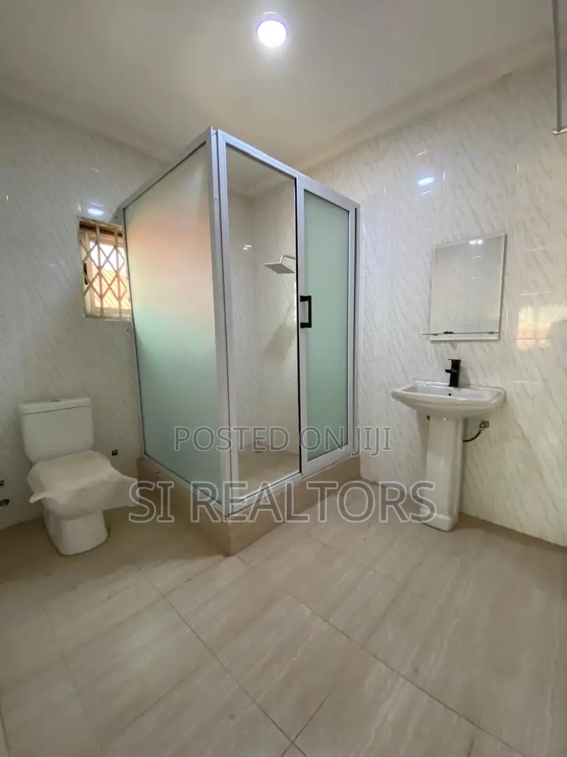 12bdrm Apartment in Community 18, Lashibi for sale