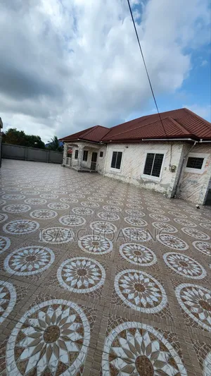 5bdrm House in Happy Street Estate, Ejisu-Juaben Municipal for sale