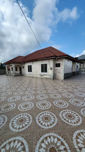 5bdrm House in Happy Street Estate, Ejisu-Juaben Municipal for sale