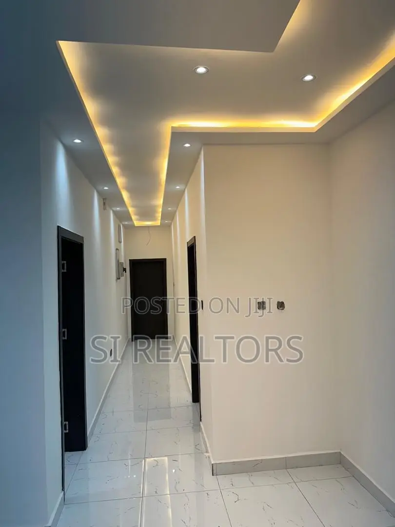 3bdrm Bungalow in Community 18, Spintex for sale